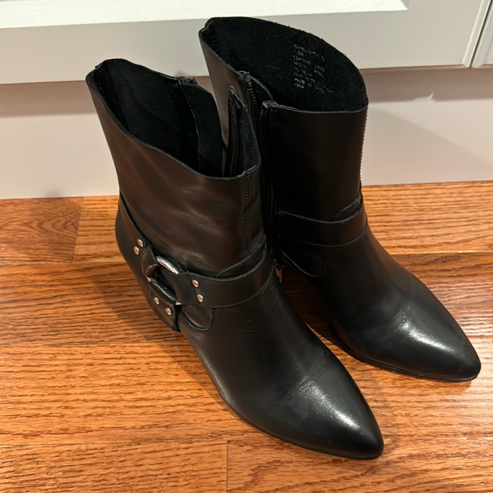 Black, western booties 7.5. Only worn once